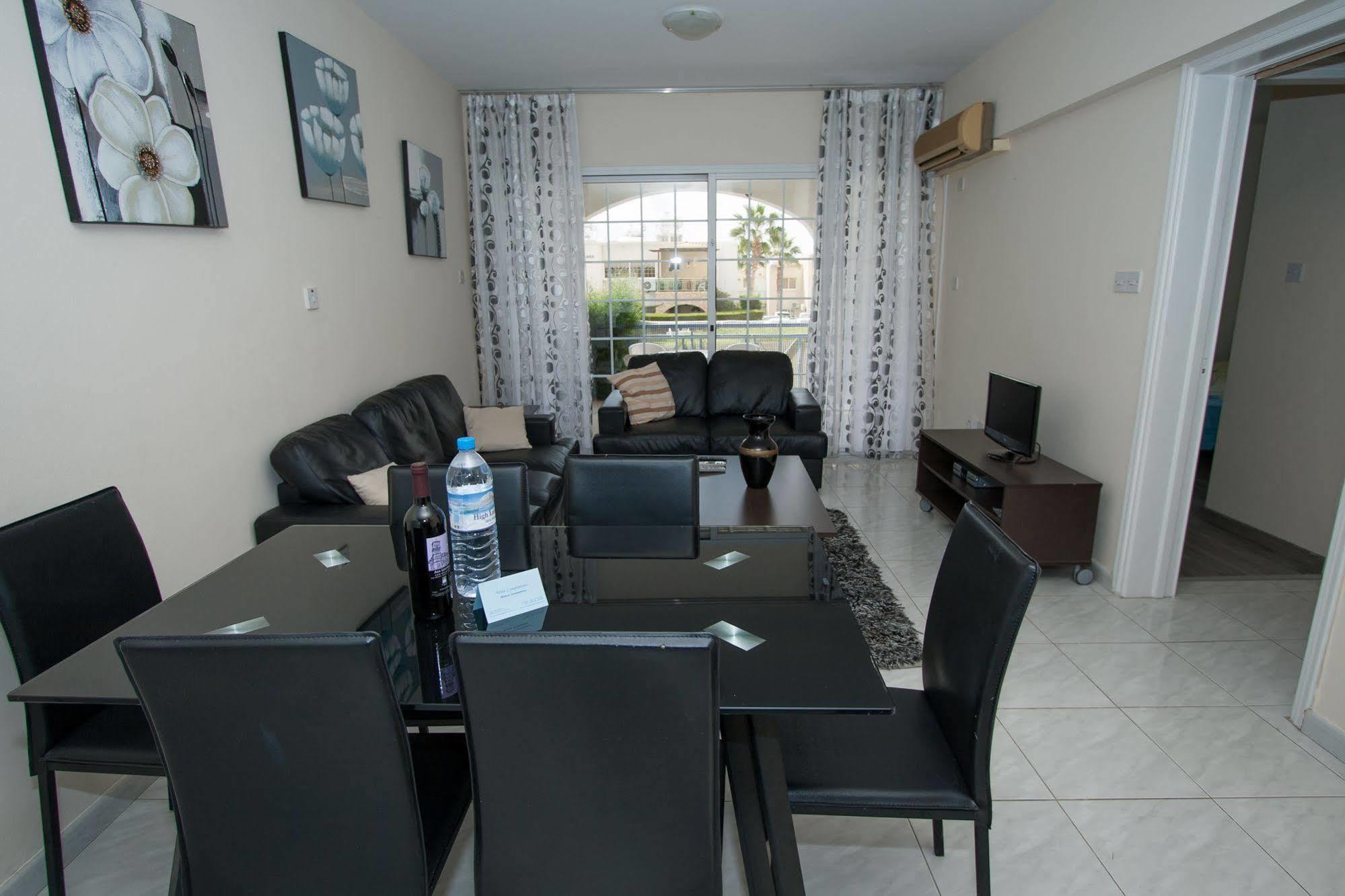 Santa Barbara Complex Apartment Limassol Exterior foto